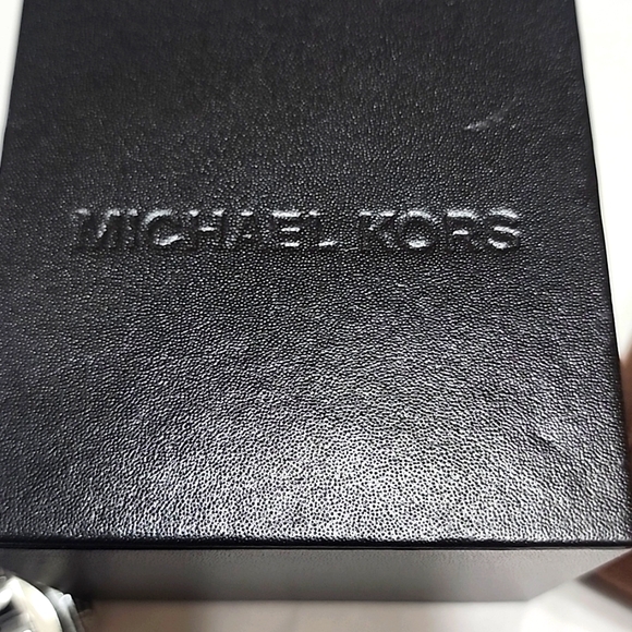 MICHAEL KORS MK WATCH RUNWAY FASHION SILVER STREAM HIGH POLISHED - Picture 4 of 5